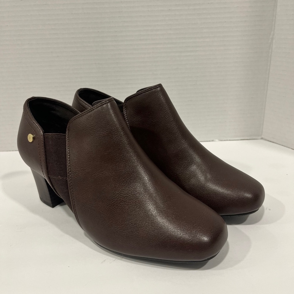 east 5th Womens Rossi Stacked Heel Booties
Size: 7.5W. Color.‎ Brown